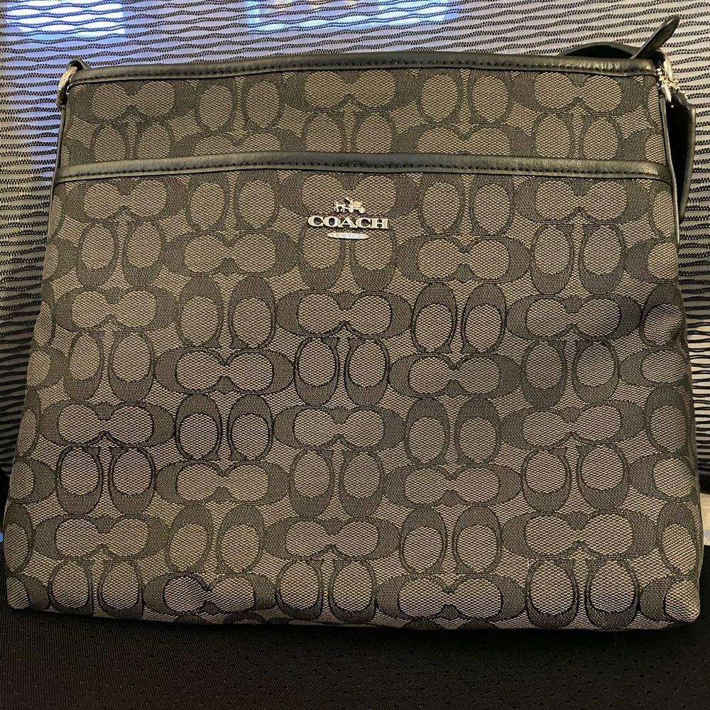 Coach signature authentic women’s handbag
